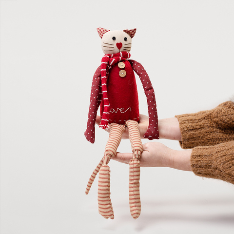 ИГРУШКА КРАСНЫЙ КОТ С БЕЛЫМИ ШТАНИШКАМИ