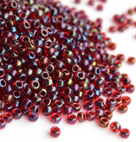 15/0 RR-0367 Garnet Lined Ruby AB