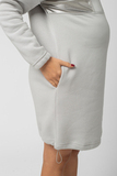 Утепленное платье для беременных и кормящих 14300 светло серый кожа серебро