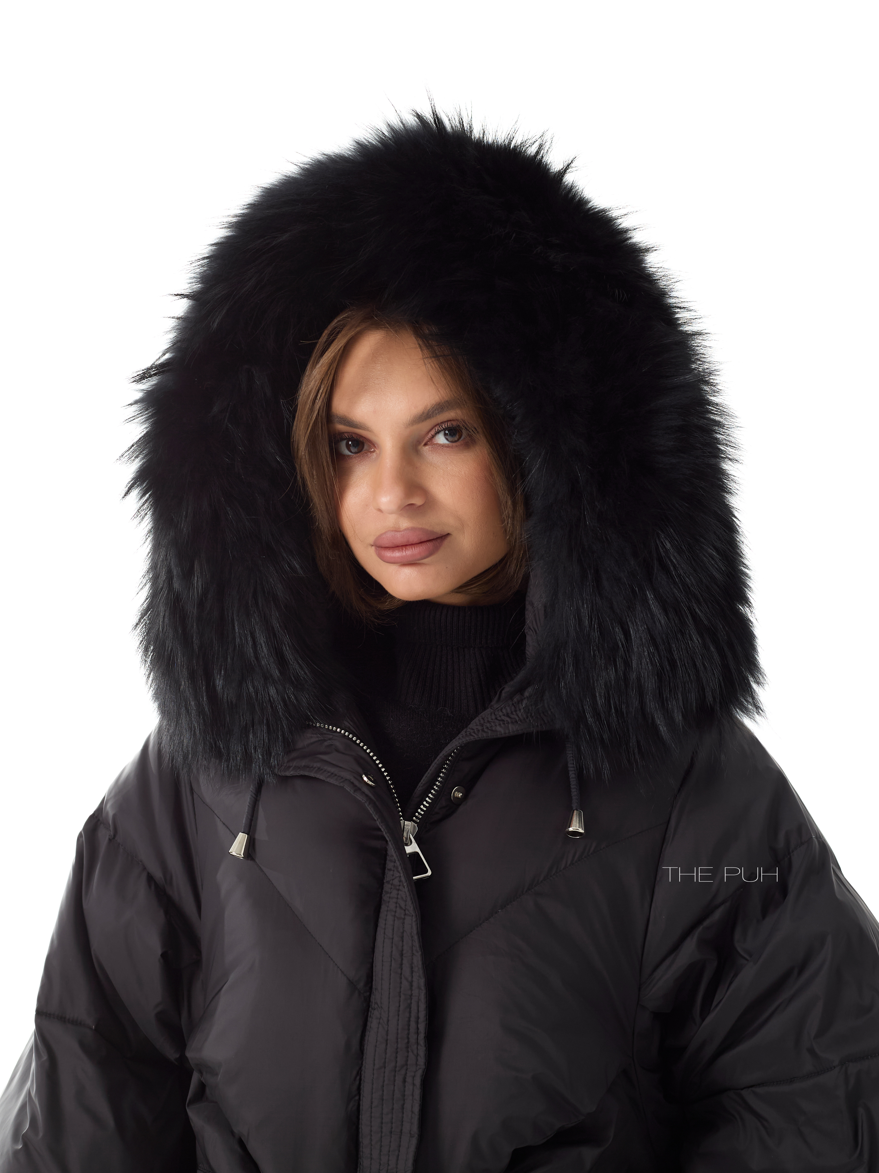 Объемный черный пуховик на молнии