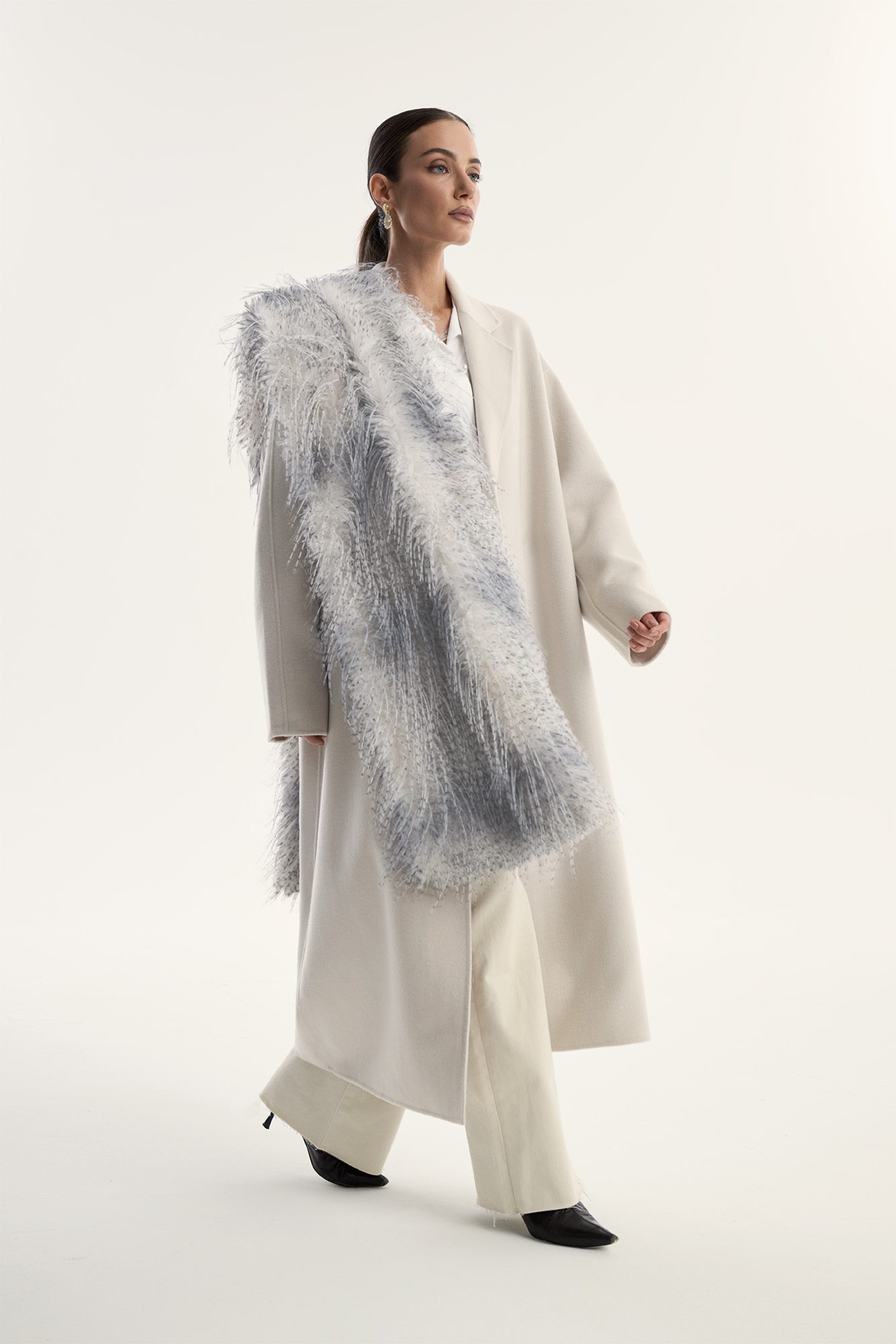 Шарф меховое боа серо-голубой