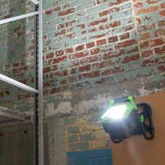 LED-прожектор Greenworks G82WLH 82V (2500Лм) с гибридным питанием, без АКБ и ЗУ