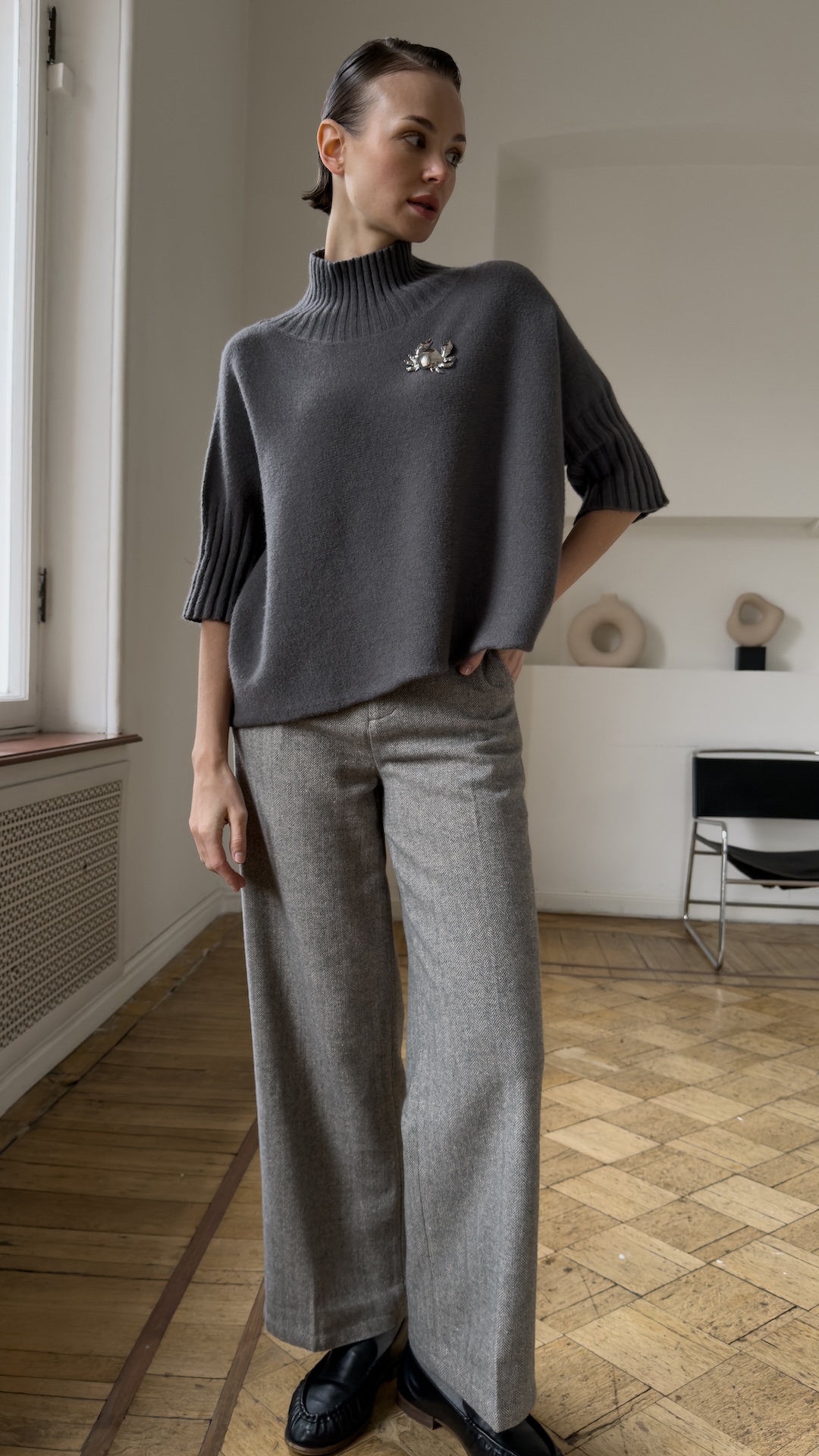 Мягкий джемпер с горлом стойкой и английской резинкой на рукавах