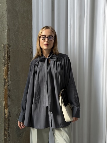 Блуза с бантом серый