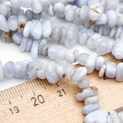 Агат голубой бусины ("Сапфирин"), крошка, размер около 4-8 мм, цена за нить 38 см