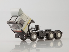 MAZ-6422 with semitrailer container carrier MAZ-938920 Maersk 1:43 Start Scale Models (SSM)