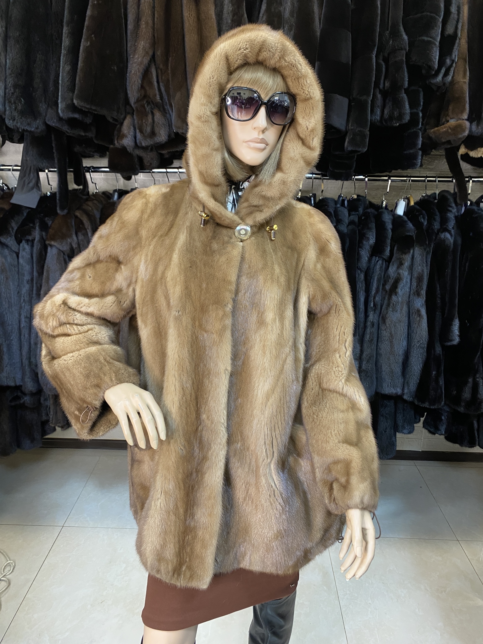 Saga furs. Tavena Италия. Tavena. Tavena шубы Страна производитель.