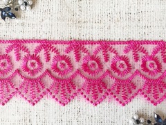 Вышивка на органзе, ш. 5,5 см.