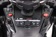Квадроцикл BRP Can-Am Outlander Y888YY с пультом (Полноприводный, двухместный), лицензионная модель