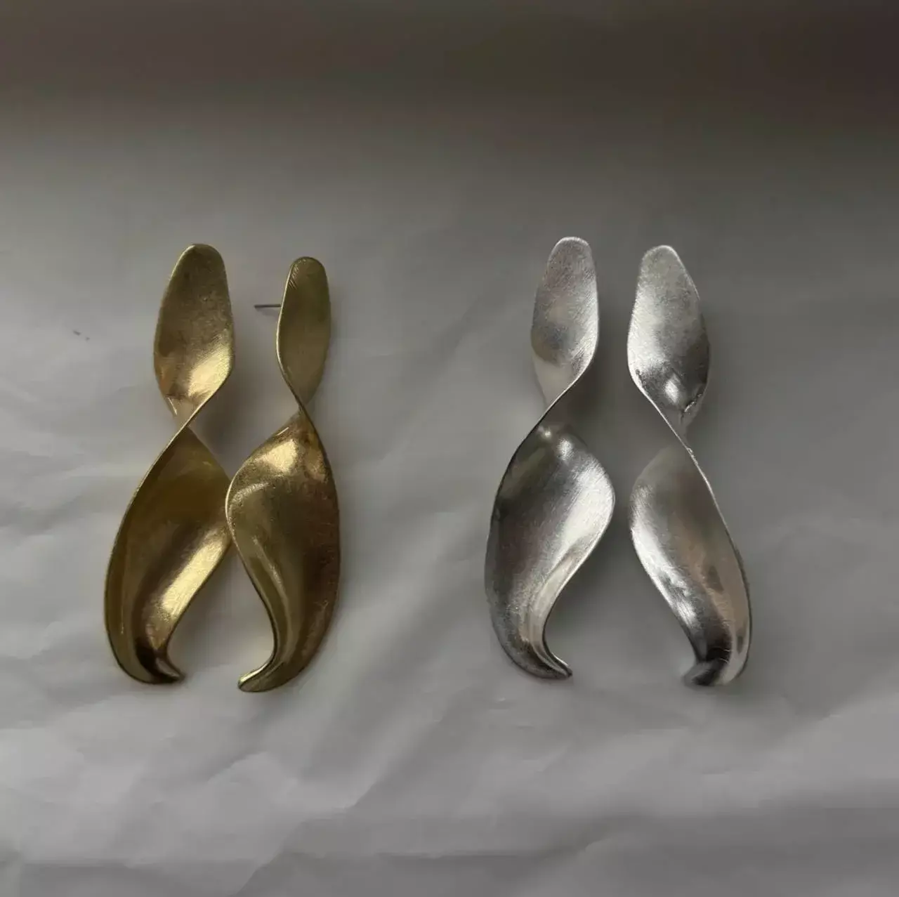 Длинные матовые серьги