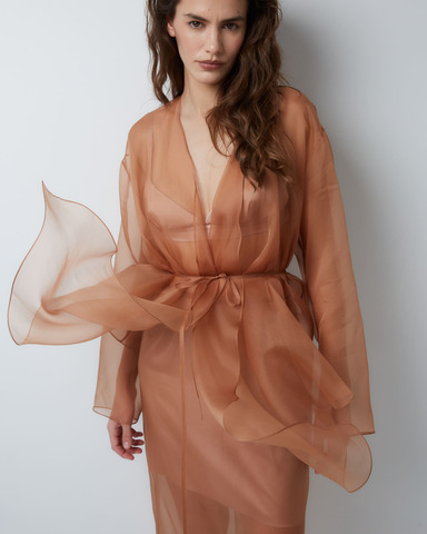 Блуза на пояске из шелковой органзы карамель