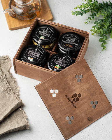 Подарочный набор с орехами в меду и чаем в деревянном ящике
