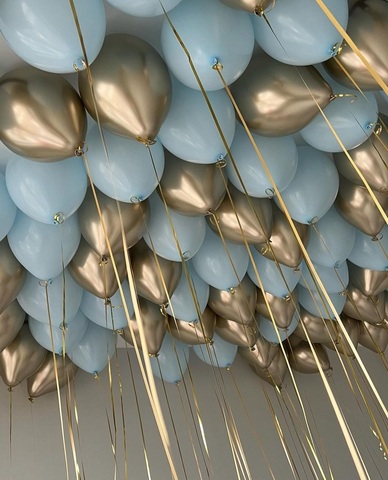 Заказать воздушные шары под потолок голубой с золото хром - украшение день рождения в Новосибирске