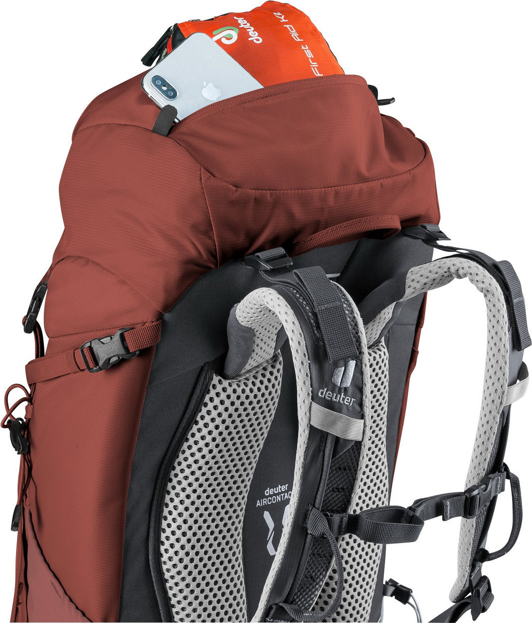 Рюкзак trail. Рюкзак Oneway Trail Hydro. Dueter Trail Pro SL. Рюкзак под дождем. Рюкзак Deuter Futura 24 SL Red.