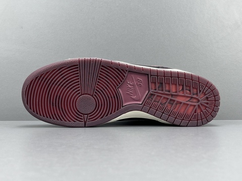 Riot Skateshop x Nike SB Dunk Low 