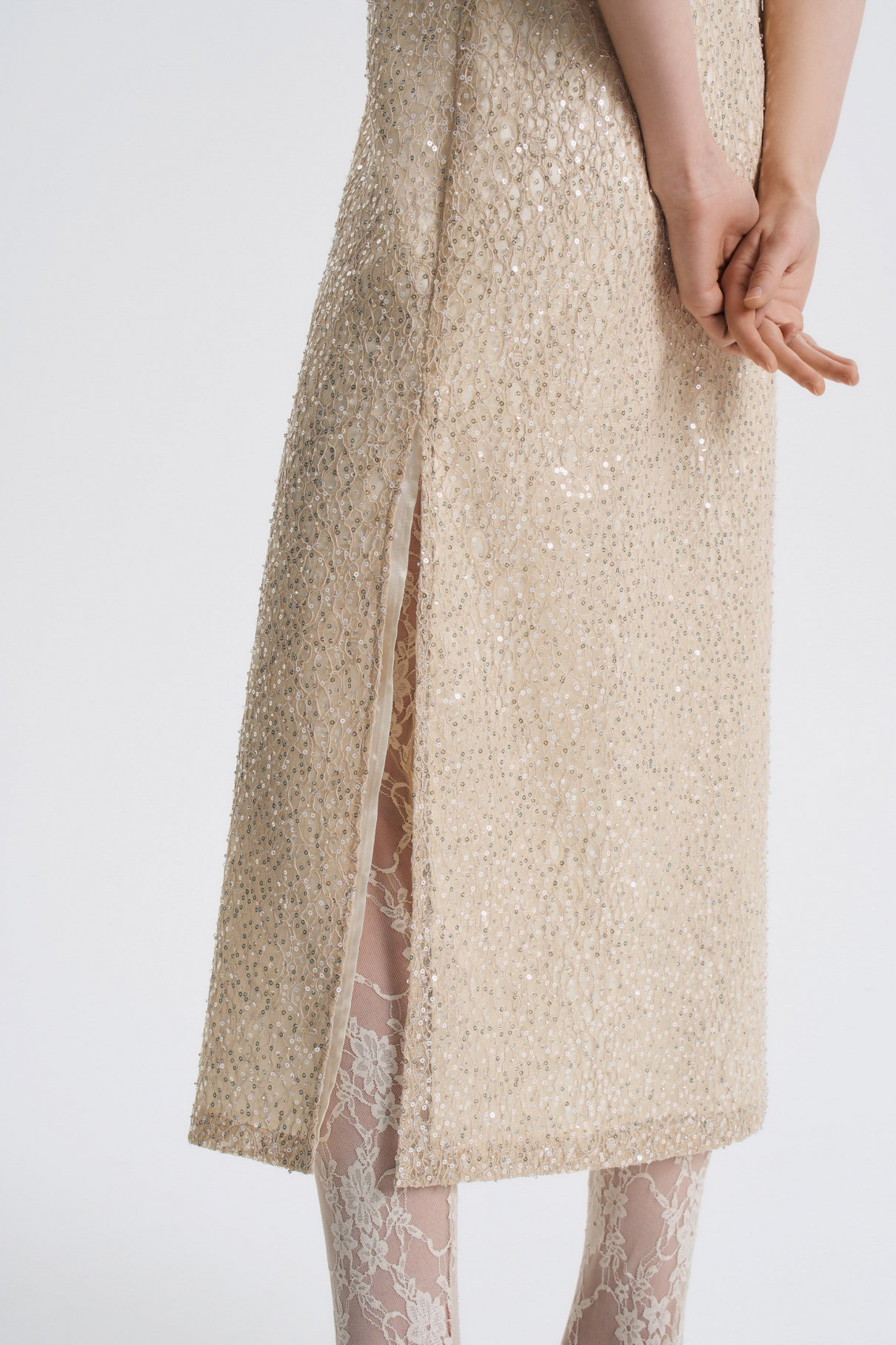 Платье-комбинация с вышивкой