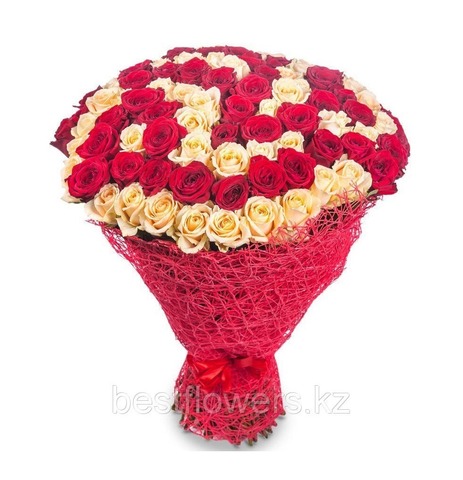 Букет из 75 красных и кремовых роз (местные)