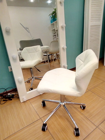 Полубарный стул мастера Diamond (стул для маникюра, косметолога, кухонный)