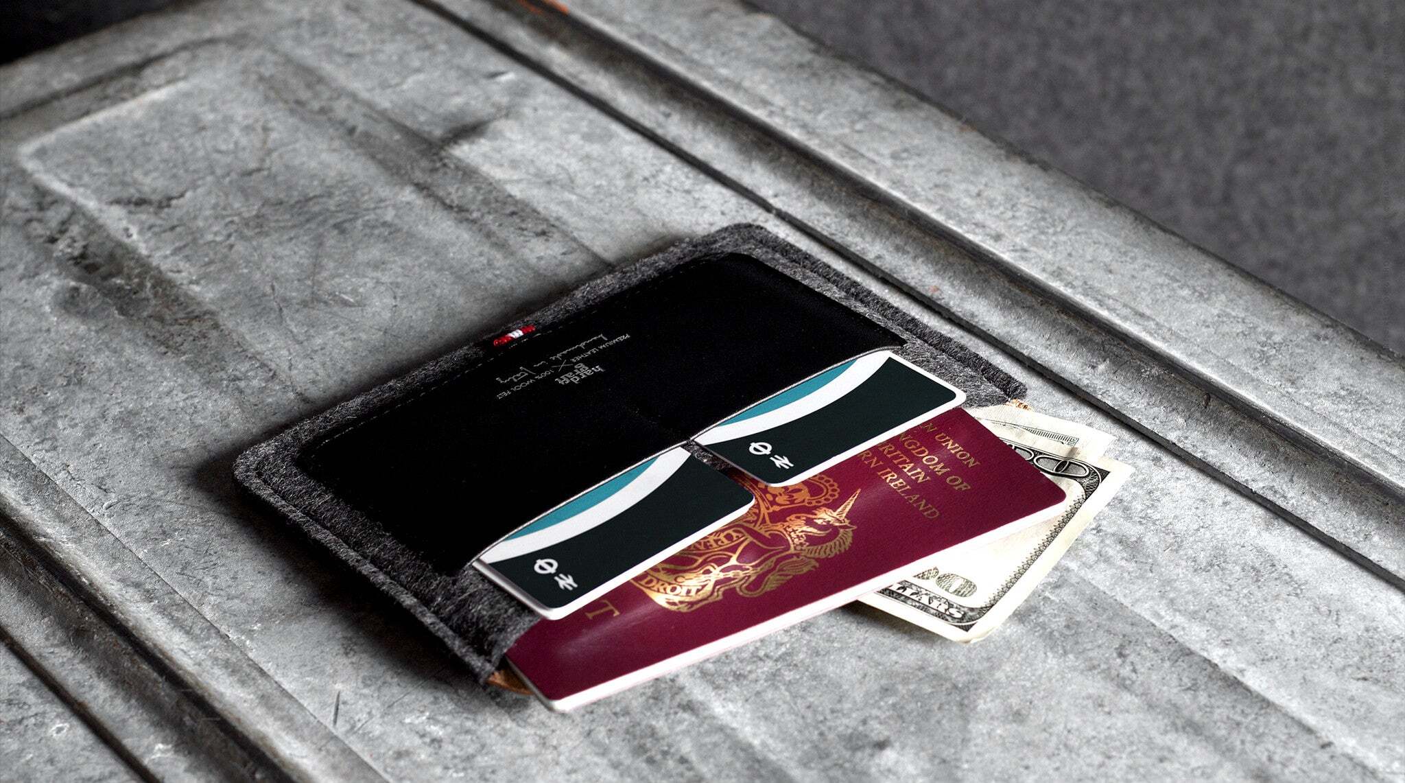 Hard Graft Passport Wallet Classic — кошелёк для паспорта