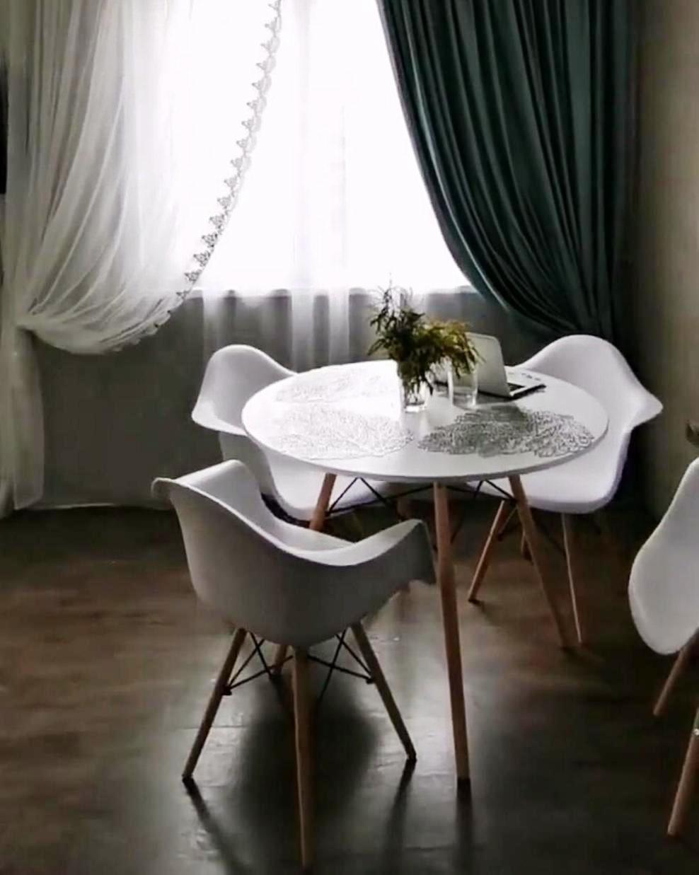 Стулья-кресла с подлокотниками для кухни
