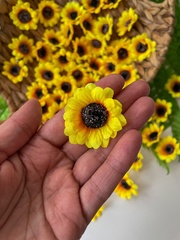 Подсолнухи МИНИ, искусственные ЖЕЛТЫЕ, диаметр 4 см, набор 48-50 штук.