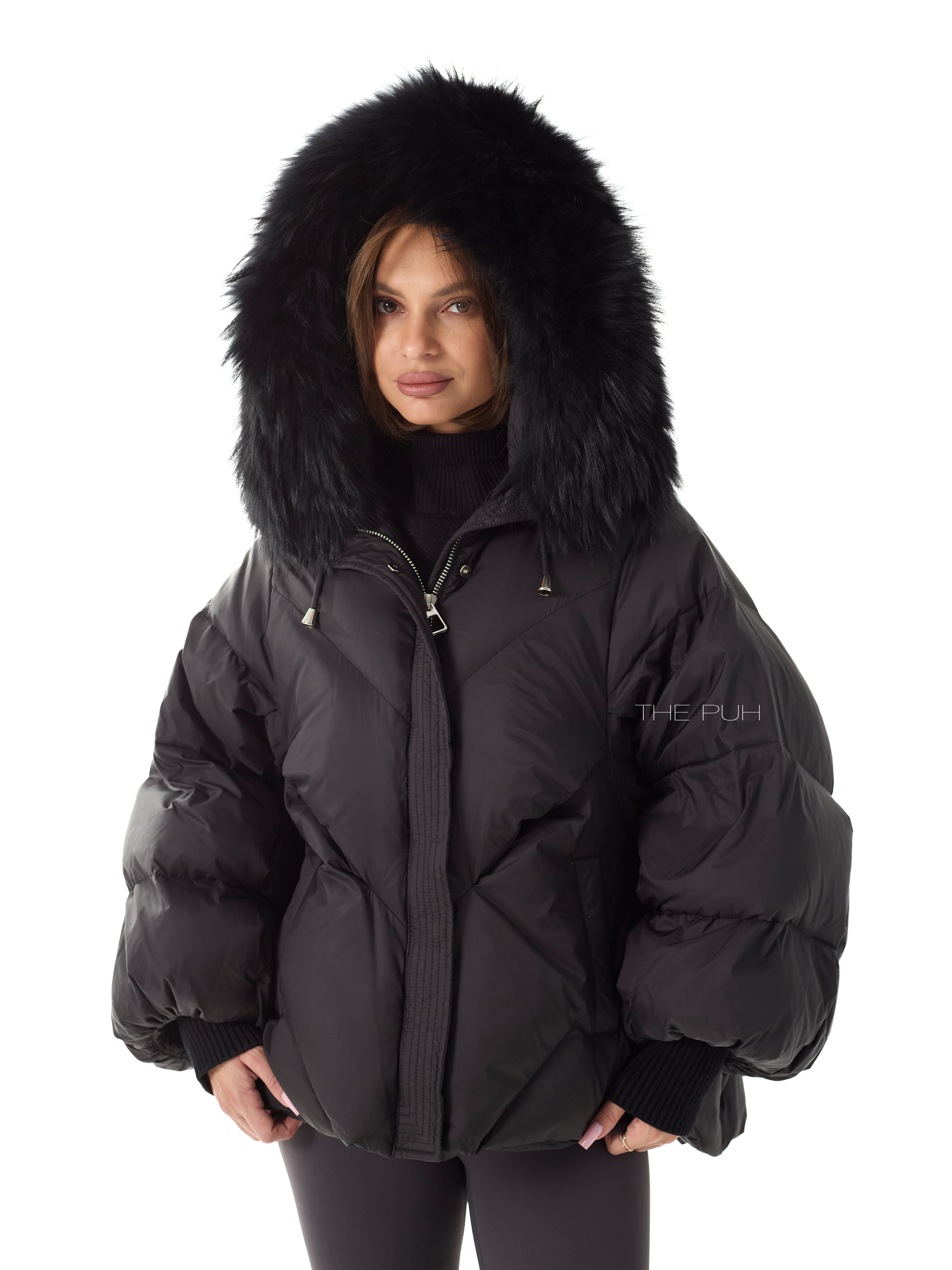 Объемный черный пуховик на молнии