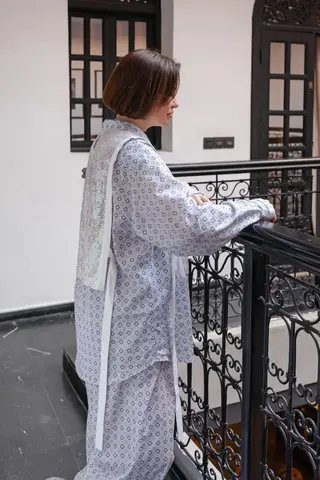 Жилет в пайетках REDKOE