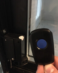 Установка. Замок на холодильник на пульте управления