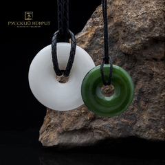 Диск Би большой. Белый нефрит.