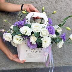 Сумочка с изящной эустомой