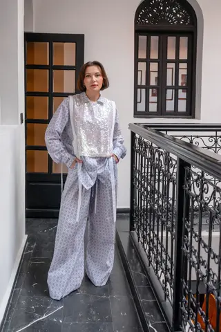 Жилет в пайетках REDKOE