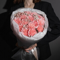 Букет цветов из 15 Диантусов с гипсофилой