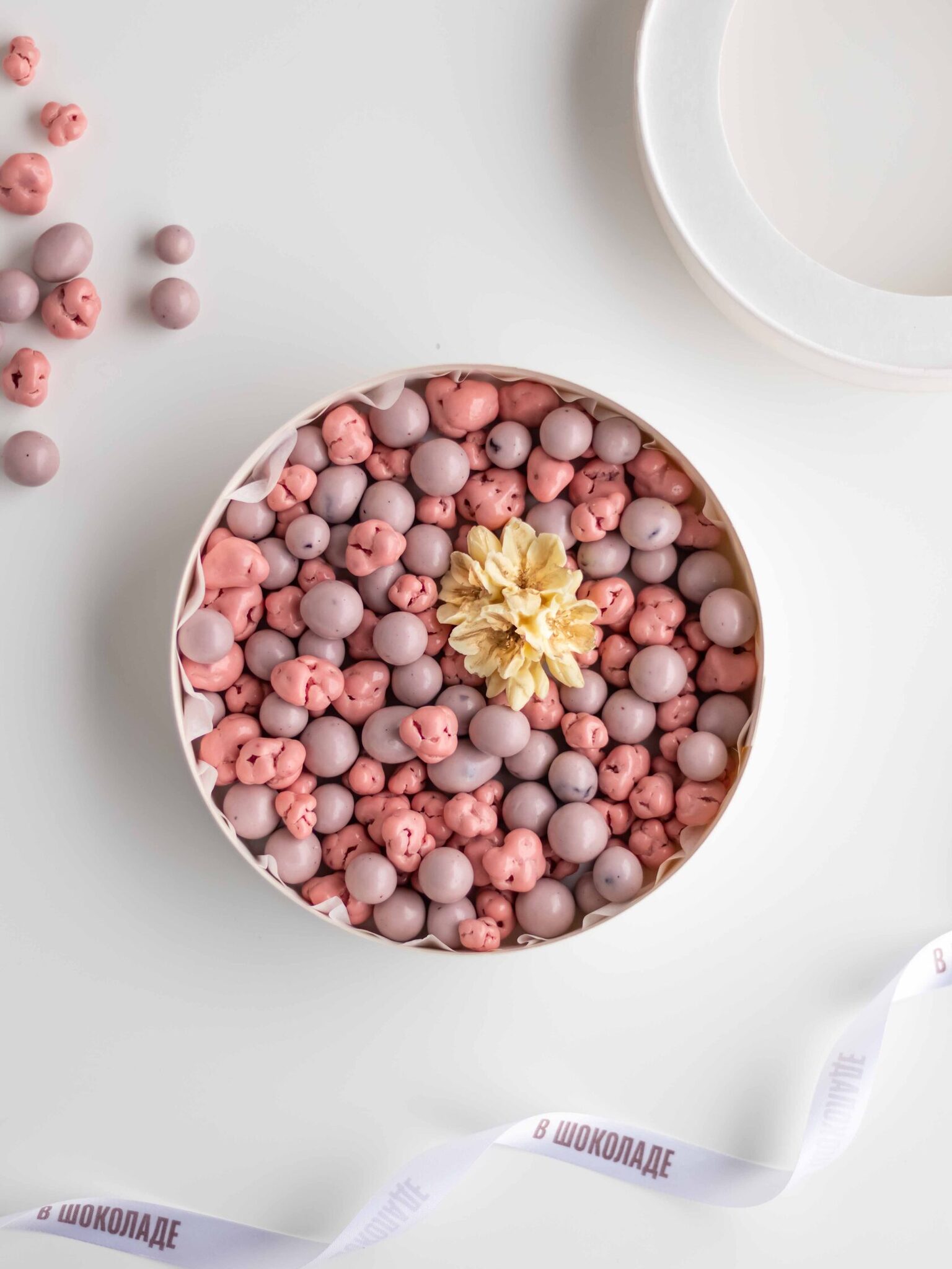 Ягодные драже в шоколаде Сакура