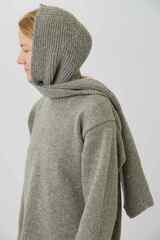 Шарф с капюшоном серого цвета