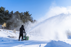 Снегоуборщик Greenworks GD82ST56 82V (61см) самоходный аккумуляторный, без АКБ и ЗУ