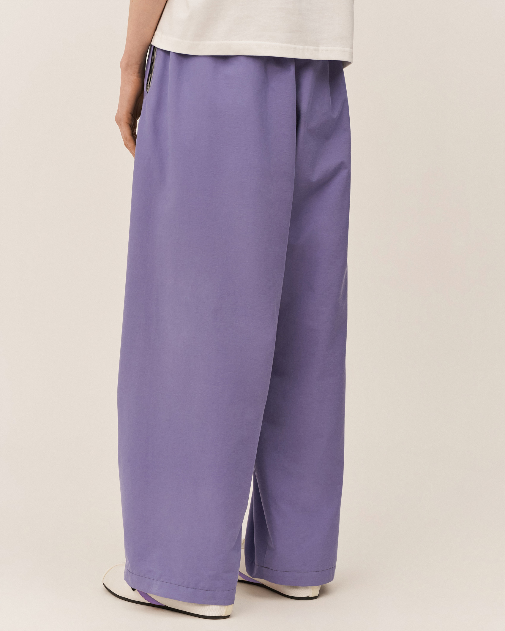 Объемные спортивные брюки