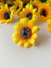 Подсолнухи МИНИ, искусственные ЖЕЛТЫЕ, диаметр 4 см, набор 48-50 штук.