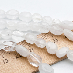 Кварц белый фриформ бусины, размер около 7-9*6-7 мм, цена за отрезок 19 см (1/2 нити)