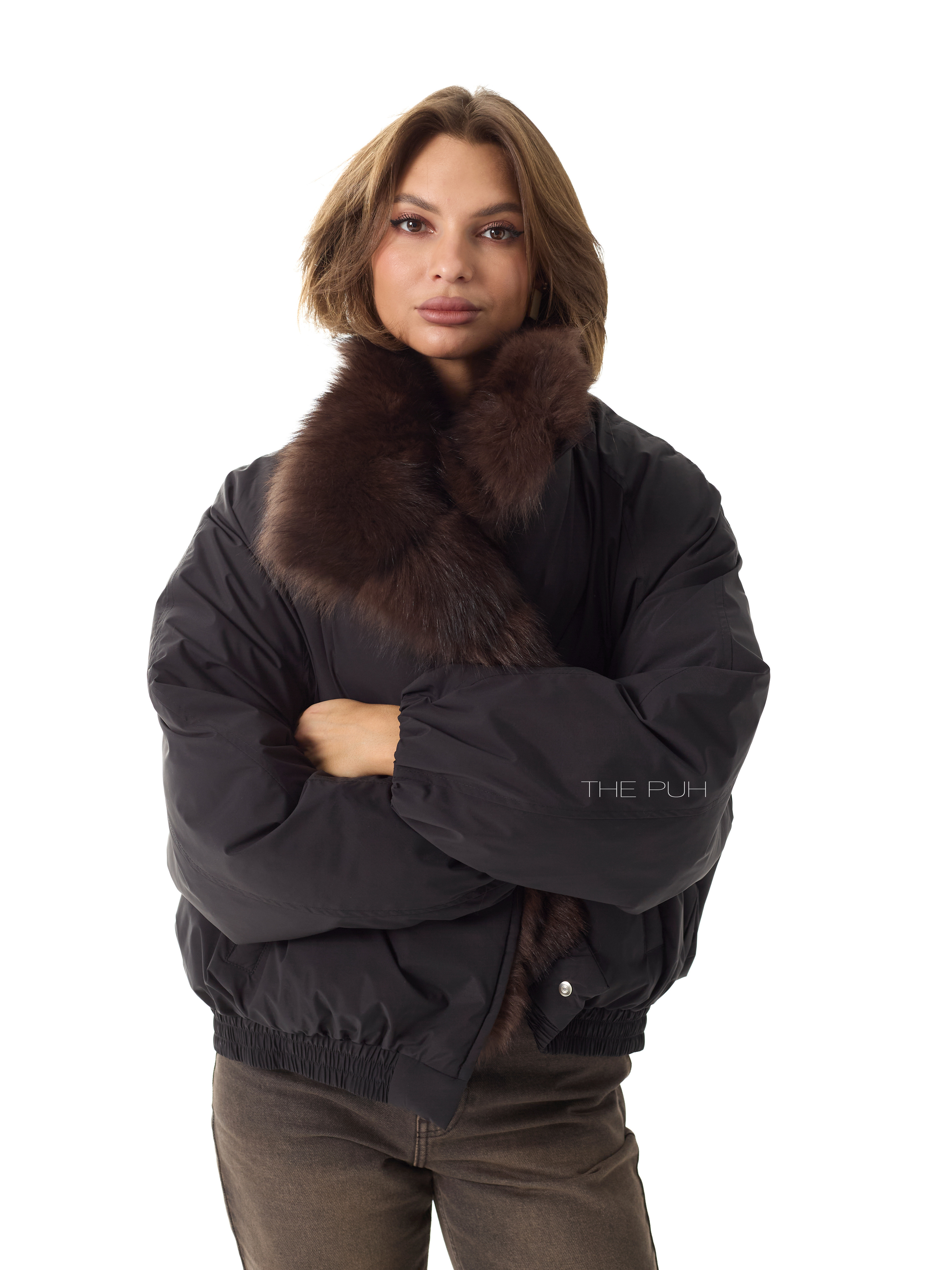 Черная парка с меховым воротником-стойкой