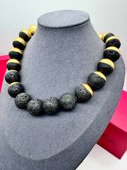 Колье объемное из бусин черных/матовое золото Schiaparelli