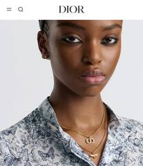 kole-dvuhryadnoe-c-podveskami-muha-i-logotip-style-by-dior