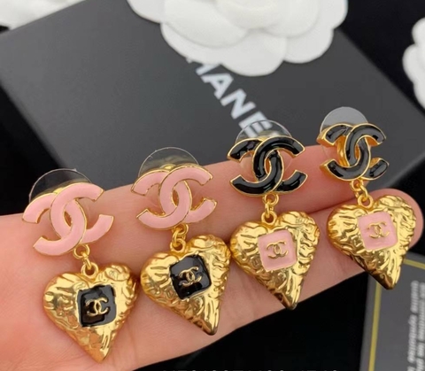 56167- Серьги CHANEL с подвесками сердце