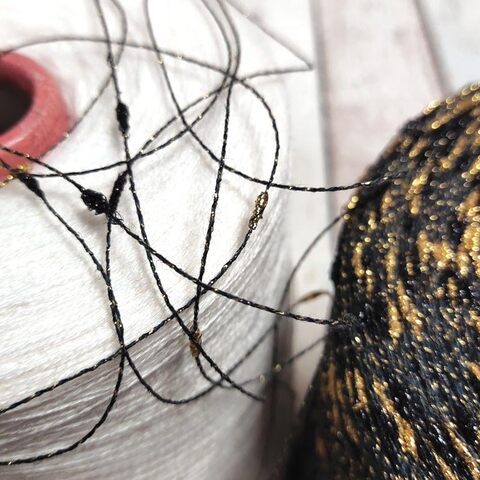 Меринос с люрексом и шишибриками NODINO LUREX 900 черный с золотом