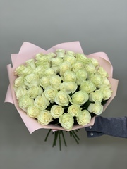 Букет 45 белых роз Эквадор 60см в пленке