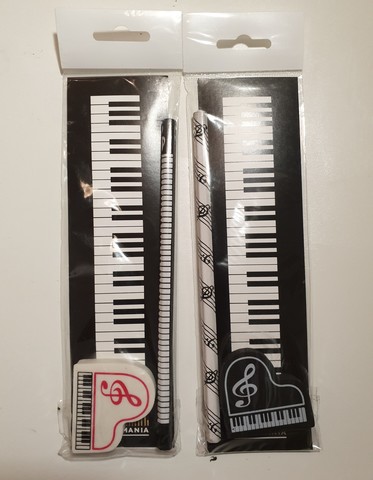 Канцелярский набор с музыкальной символикой: карандаш, закладка, ластик.