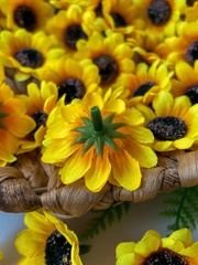 Подсолнухи МИНИ, искусственные ЖЕЛТЫЕ, диаметр 4 см, набор 48-50 штук.
