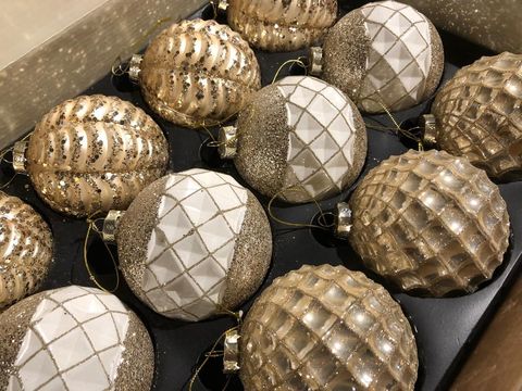 Набор елочных игрушек 12шт 8см House of Seasons Шар шампань 3 вида 84010