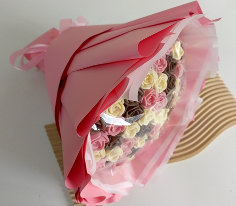 Букет 61 шоколадная роза