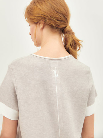 Женская футболка светло-кофейного цвета из вискозы - фото 4