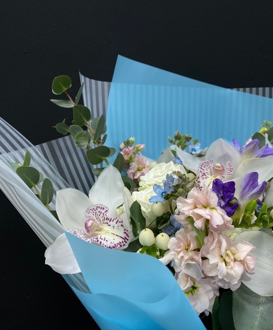 Букет с орхидеями